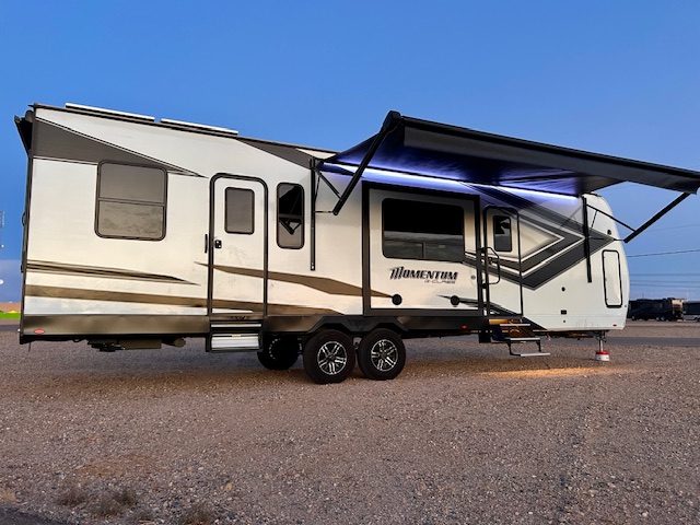 Momentum 31G Toy Hauler Momentum 31G Toy Hauler